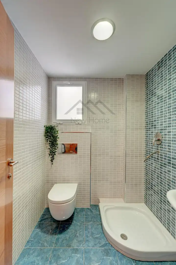 Bathroom of Flat for sale in La Pobla de Vallbona  with Air Conditioner, Heating and Balcony