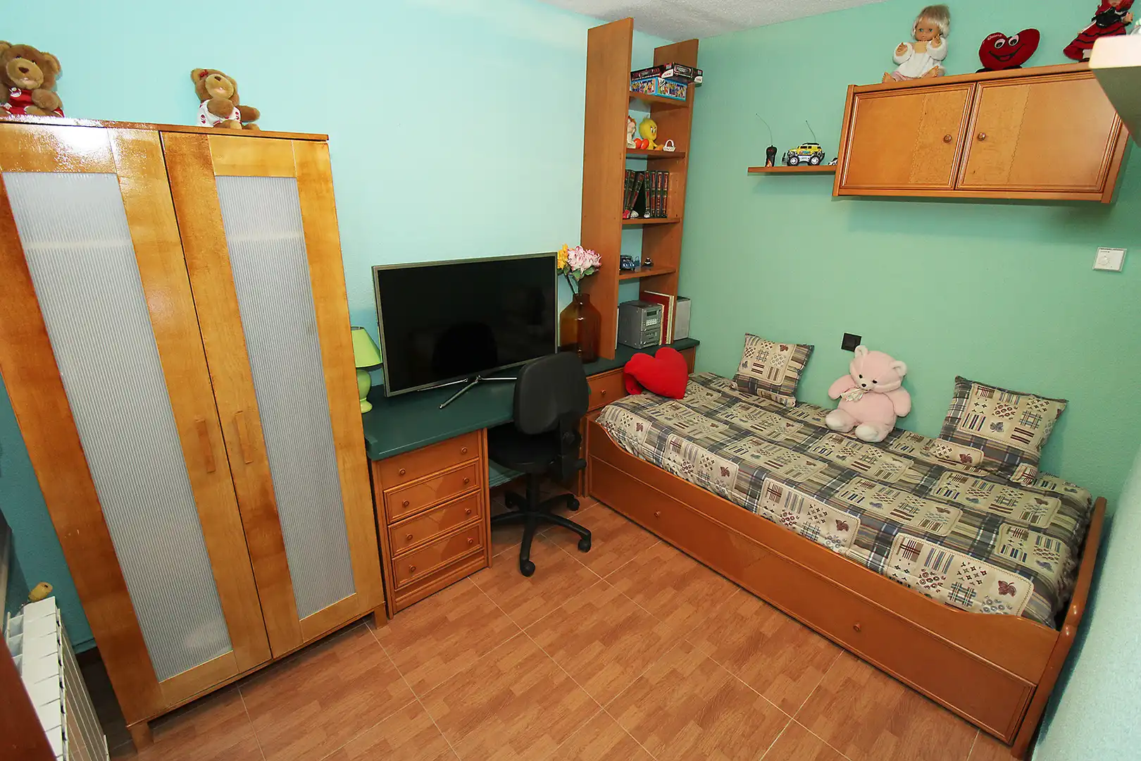 Schlafzimmer von Einfamilien-Reihenhaus zum Verkauf in Torremocha de Jarama mit Heizung, Privatgarten und Internet