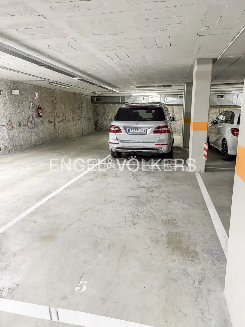 Parking of Flat for rent in Barcelona  with Air Conditioner, Heating and Parquet flooring