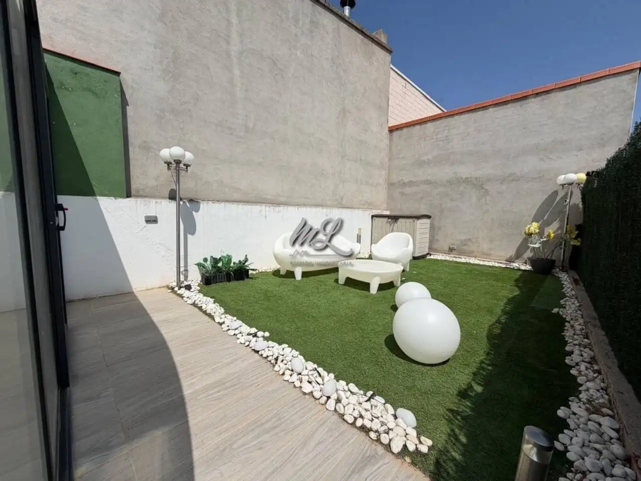 Terrassa de Casa adosada en venda en Camarena amb Aire condicionat, Calefacció i Jardí privat