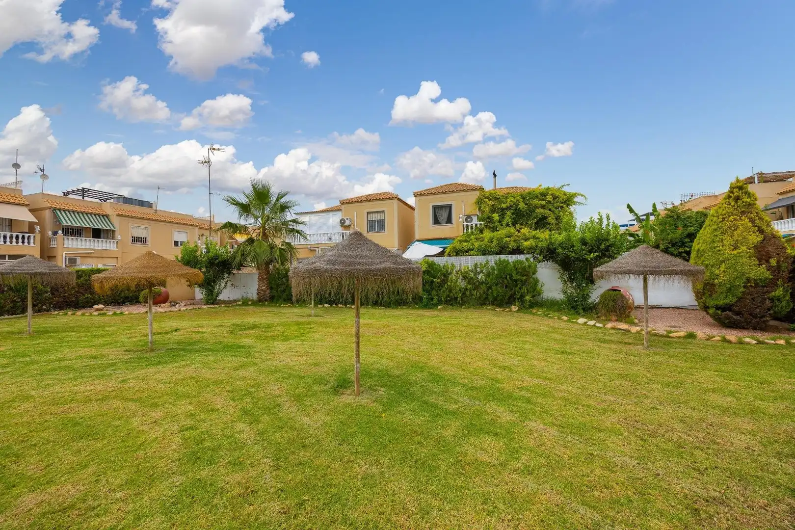 Casa o xalet en venda en Torrevieja amb Aire condicionat, Jardí privat i Piscina