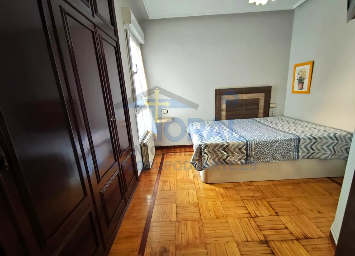 Schlafzimmer von Wohnung zur Miete in Gijón  mit Heizung, Parkett und Möbliert