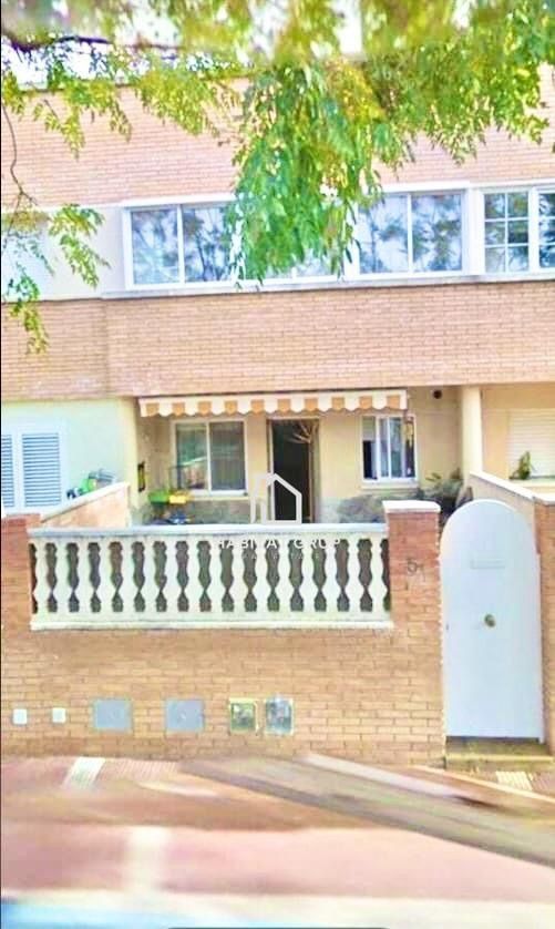 Vista exterior de Casa adosada en venda en Cambrils amb Aire condicionat, Calefacció i Jardí privat