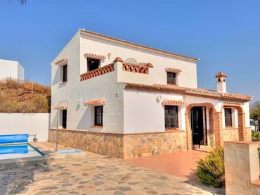 Casa rústica con piscina en venta en Almáchar