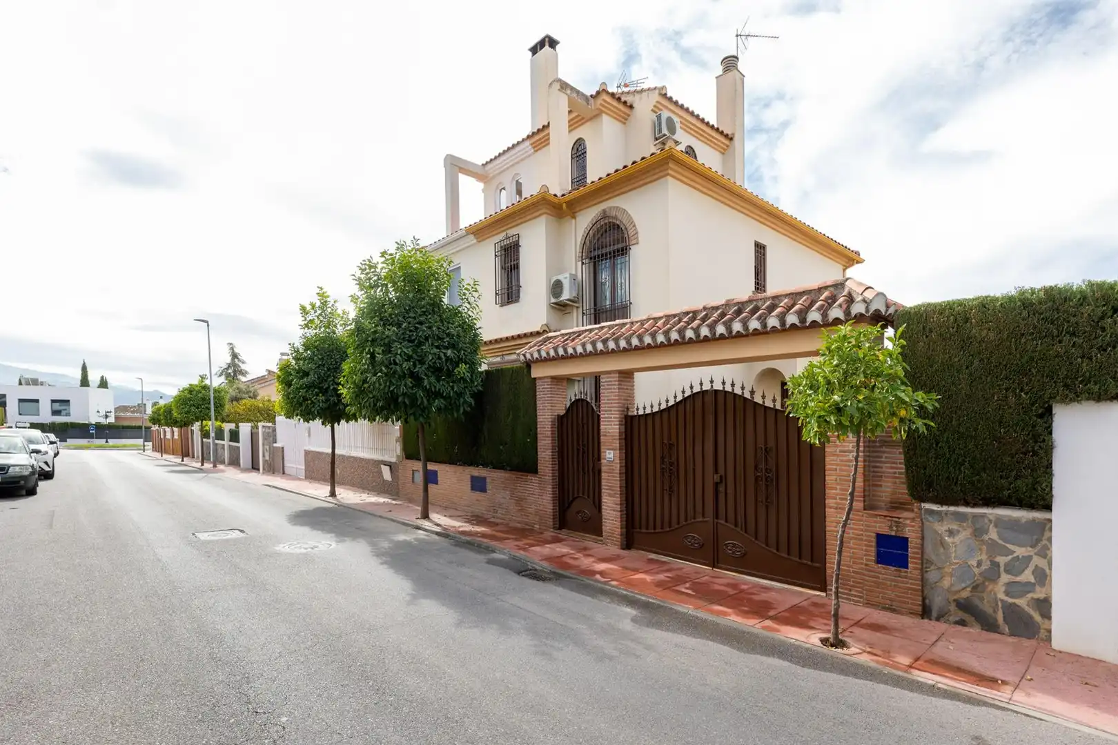 Chalet con piscina en venta en Peligros, imagen 4