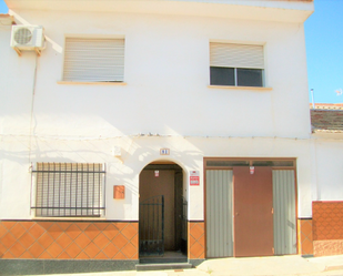 Exterior view of Single-family semi-detached for sale in Mota del Cuervo  with Private garden