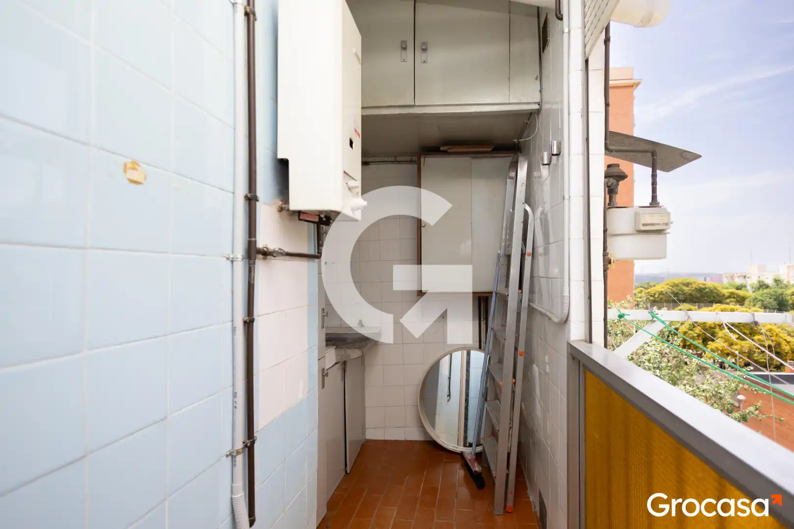 Cuina de Pis en venda en Cornellà de Llobregat amb Aire condicionat i Forn