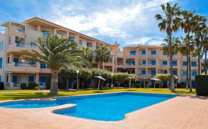 Piscina de Apartament en venda en Dénia amb Aire condicionat, Calefacció i Jardí privat