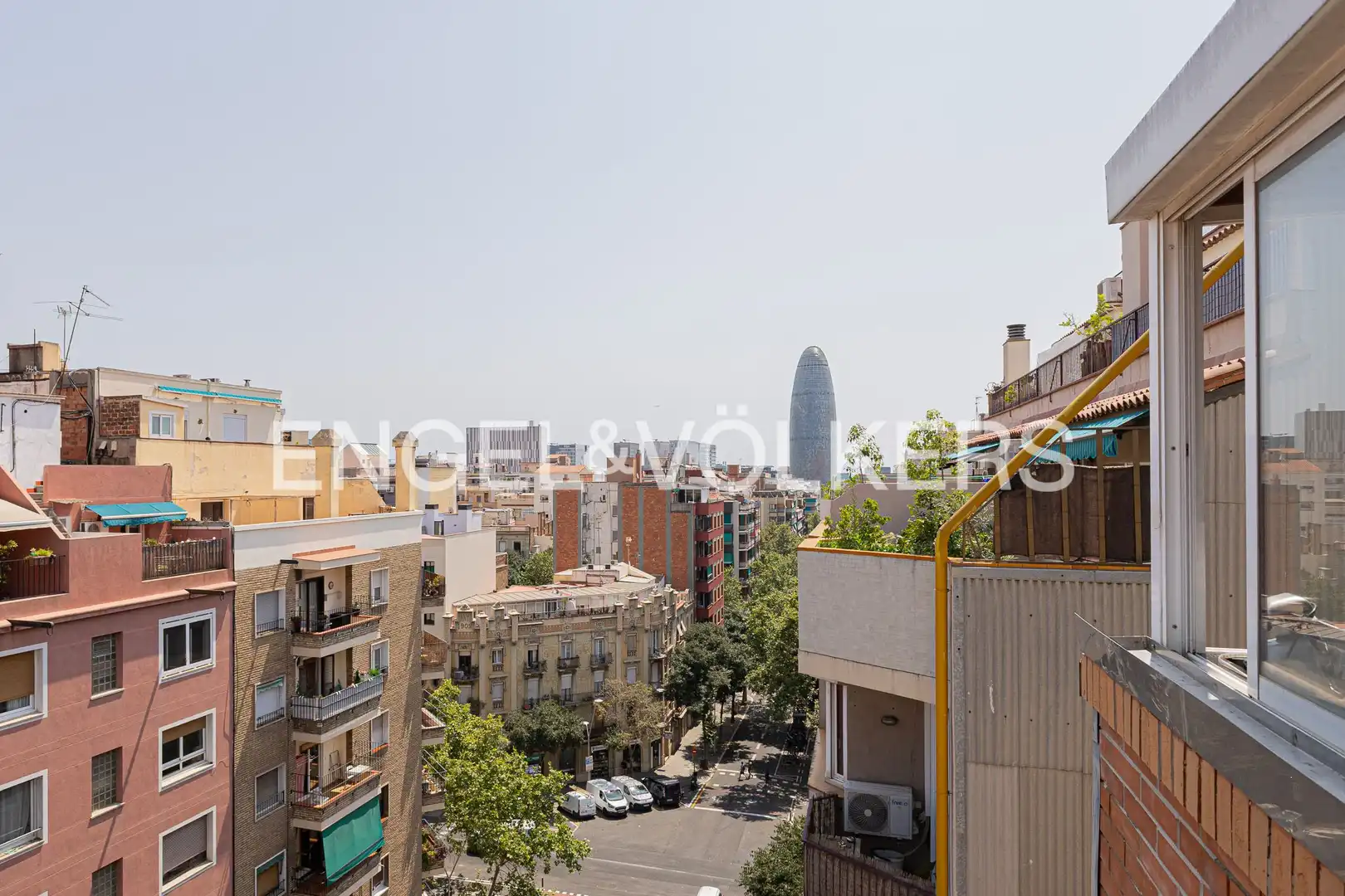 Vista exterior de Dúplex en venda en Barcelona amb Calefacció i Terrassa