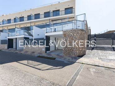 Maison avec balcon à vendre à El Faro