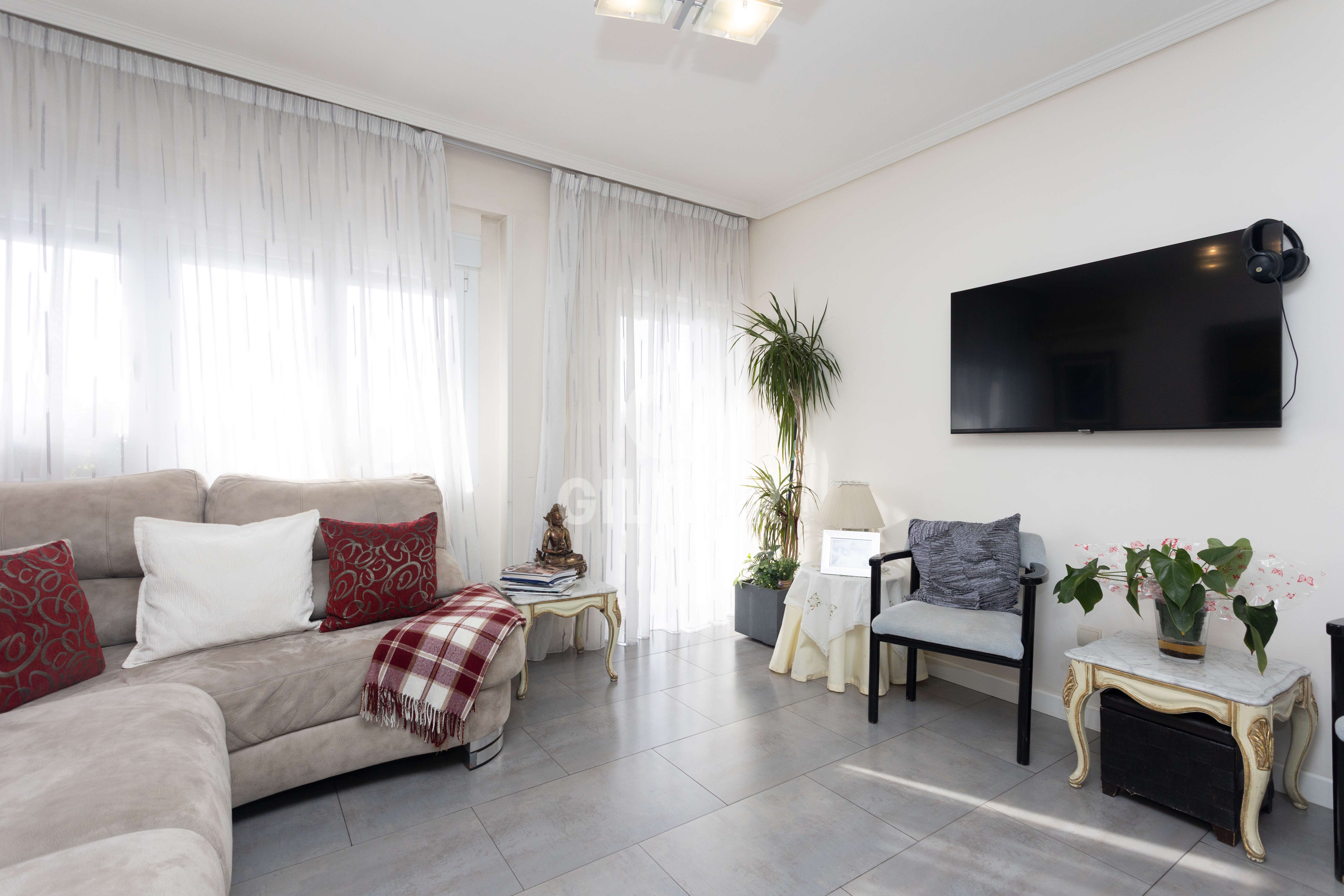 Sala de estar de Piso en venta en  Madrid Capital con Calefacción y Balcón