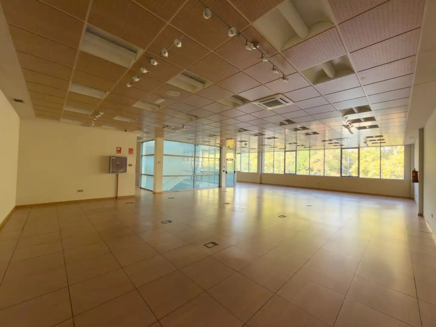 Gemischtgenutztes Gebäude zum Verkauf in Montserrat - Parque Empresarial, imagen 18