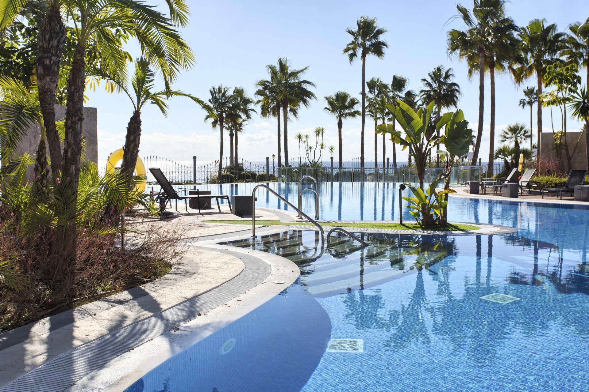 Swimming pool of Apartment for sale in Estepona  with Air Conditioner, Terrace and Storage room