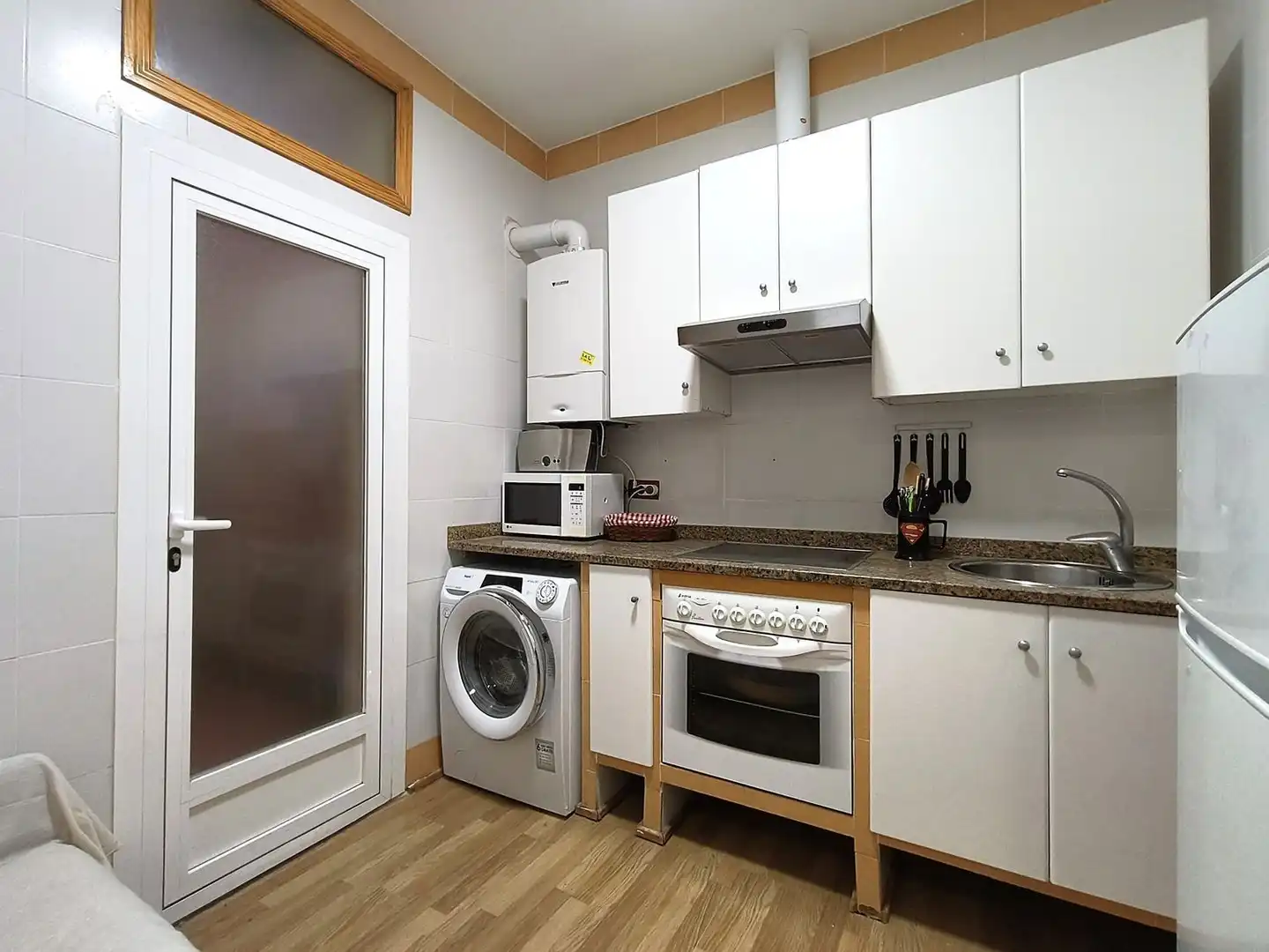 Cocina de Piso de alquiler en Madrid con Calefacción, Terraza y Amueblado