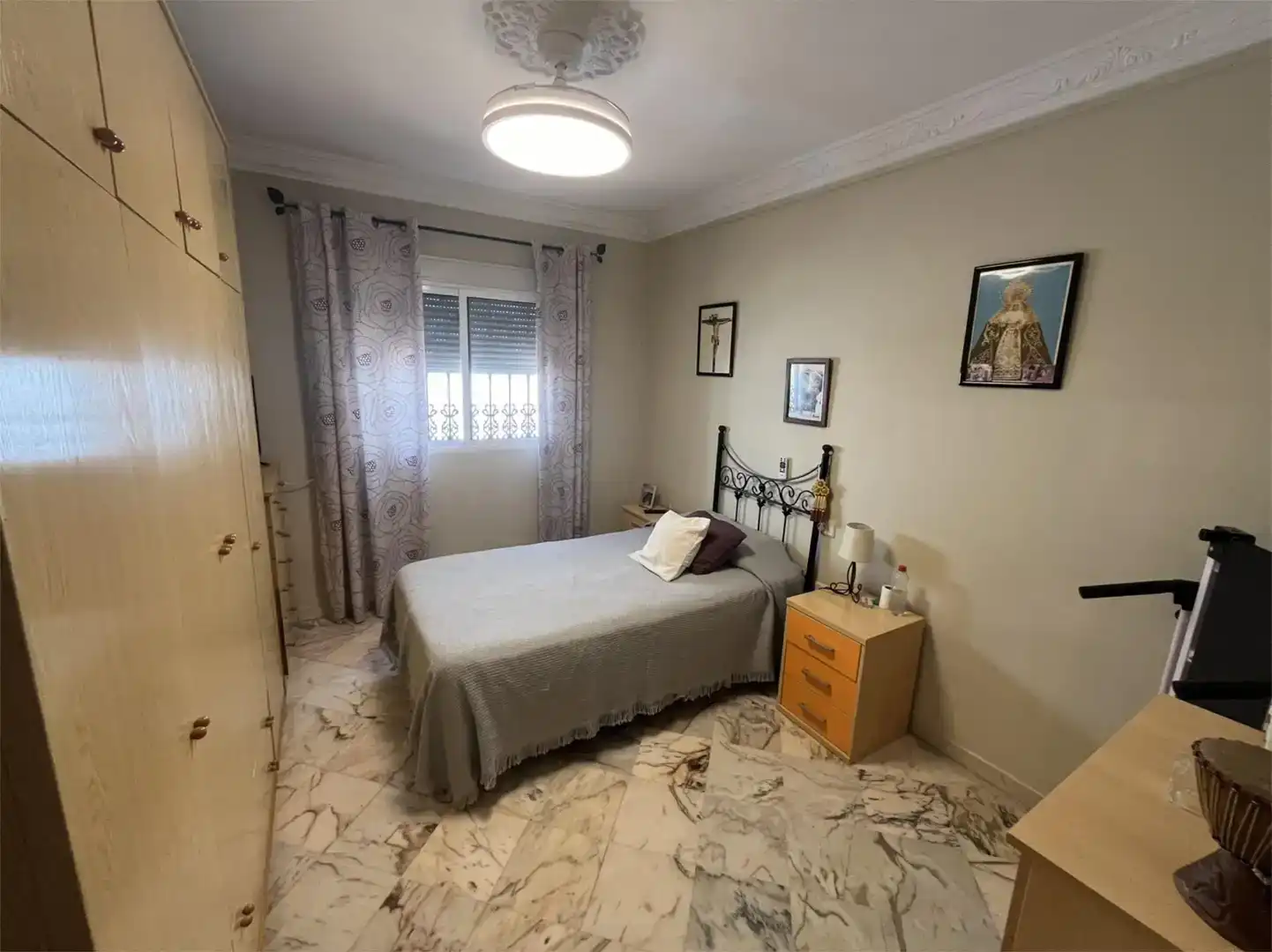 Dormitori de Casa adosada en venda en La Algaba amb Aire condicionat i Balcó