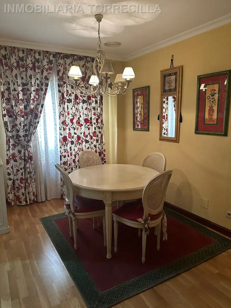 Esszimmer von Wohnung zur Miete in Valladolid mit Parkett, Möbliert und Balkon