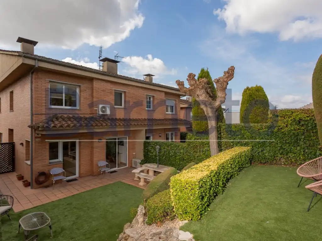 Garden of Houses for sale in Girona  with Air Conditioner