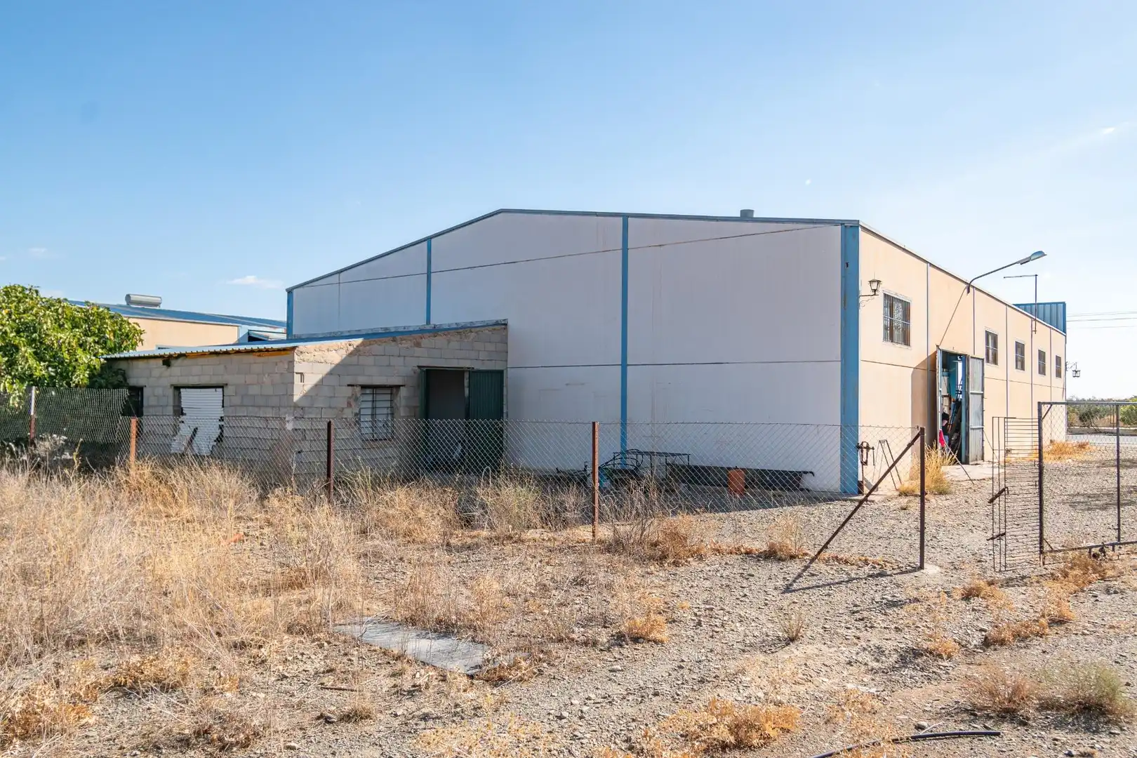 Vista exterior de Nave industrial en venta en Cogollos de Guadix