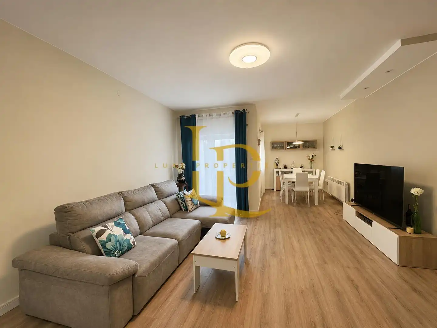 Sala d'estar de Dúplex en venda en Cerdanyola del Vallès amb Aire condicionat, Calefacció i Terrassa