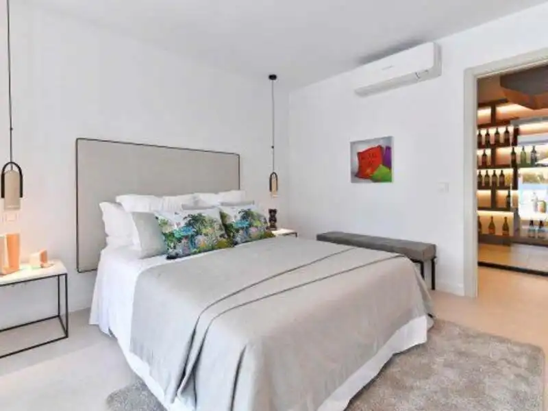 Dormitori de Casa o xalet de lloguer en Marbella amb Aire condicionat, Jardí privat i Terrassa