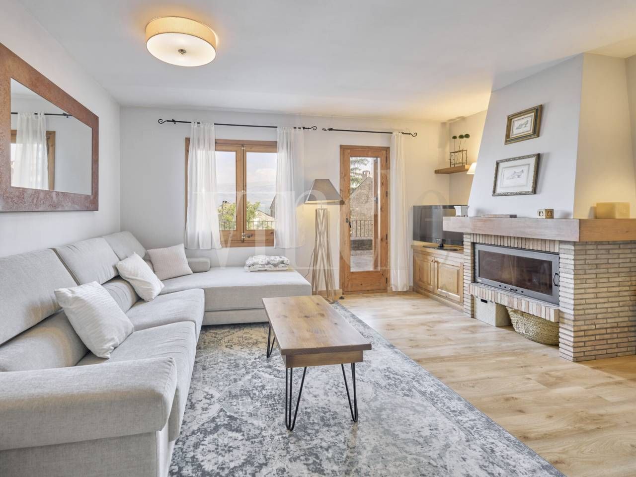 Living room of Flat for sale in Fontanals de Cerdanya  with Heating, Parquet flooring and Terrace