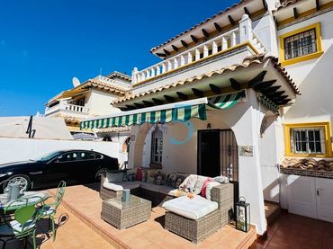 Maison mitoyenne avec balcon à vendre à Orihuela Costa