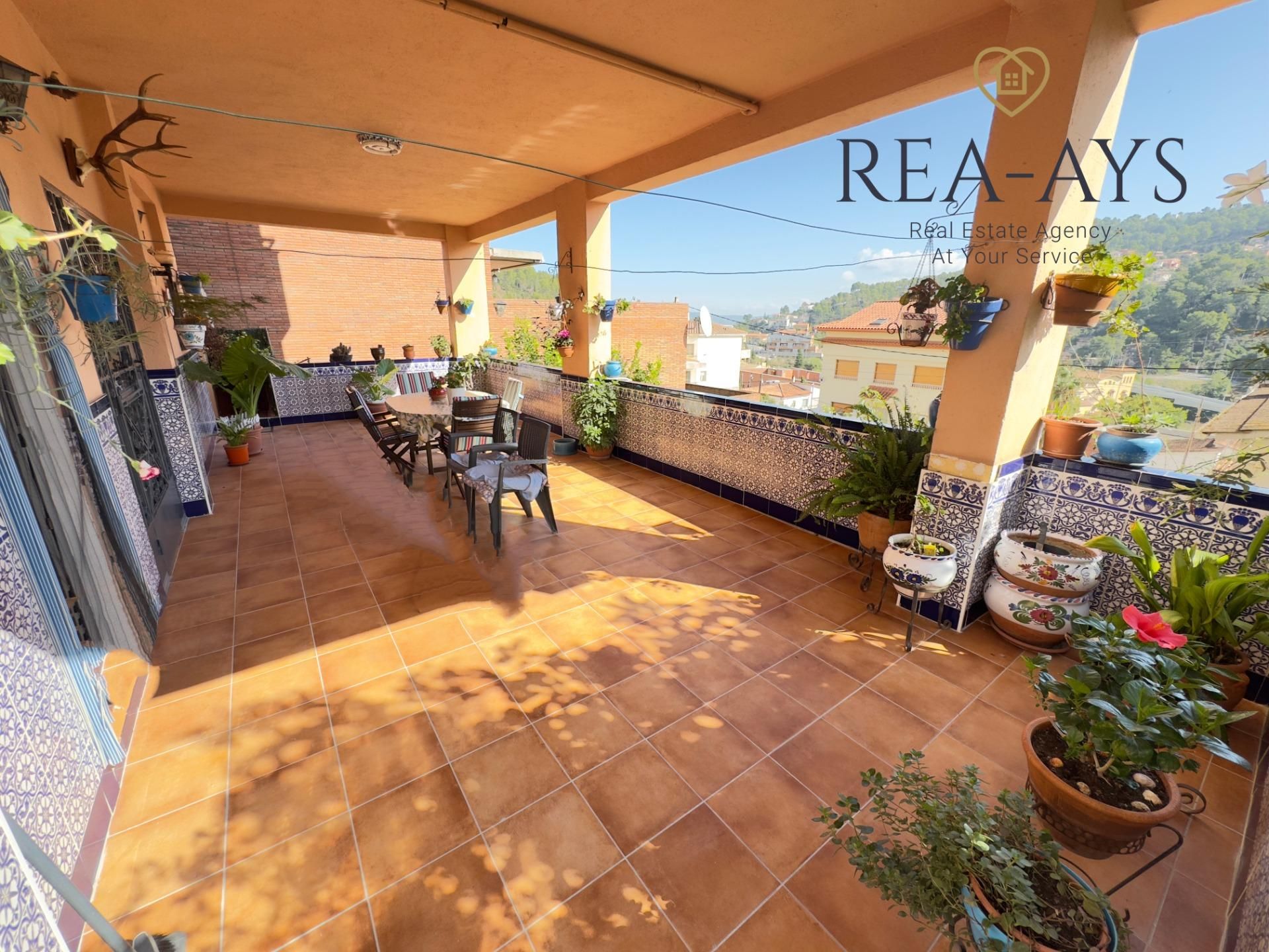 Terrassa de Casa o xalet en venda en Vallirana amb Aire condicionat, Jardí privat i Terrassa