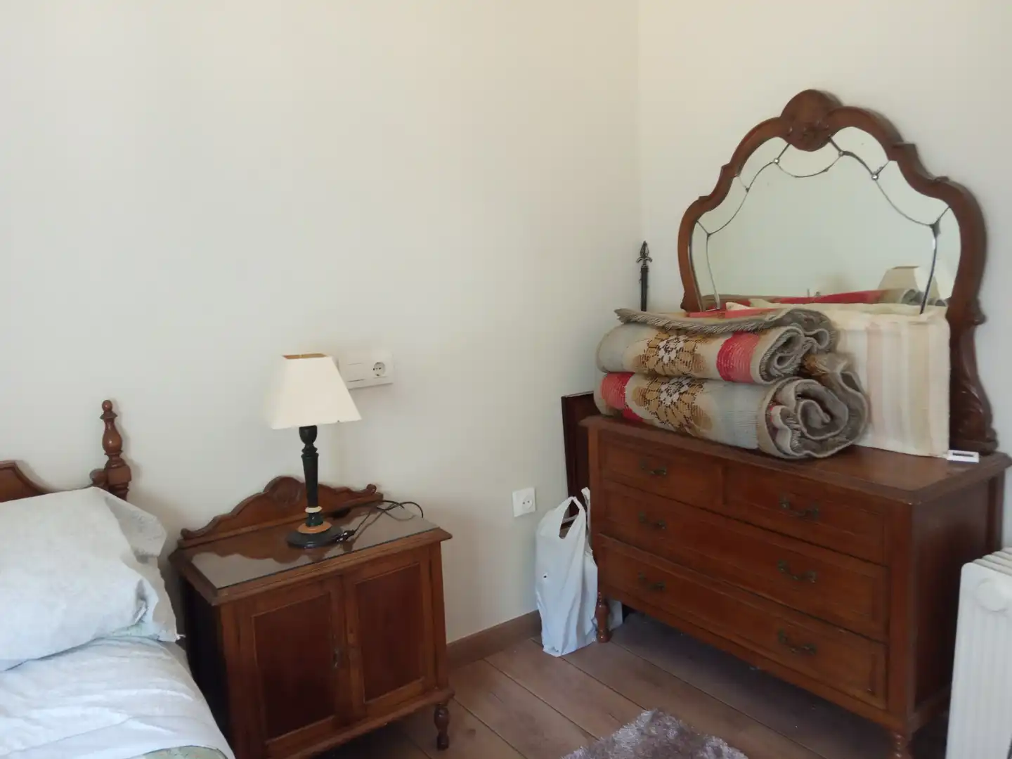 Habitación de Casa adosada de alquiler en Ourense Capital  con Terraza, Trastero y Amueblado