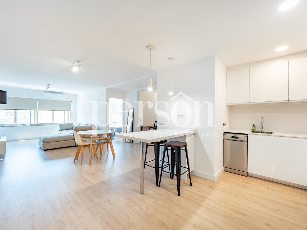 Exterior view of Flat to rent in  Valencia Capital  with Air Conditioner and Furnished