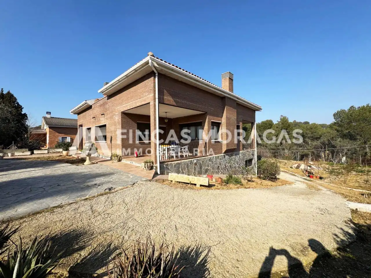 Vista exterior de Casa o xalet en venda en Cerdanyola del Vallès amb Aire condicionat, Calefacció i Jardí privat