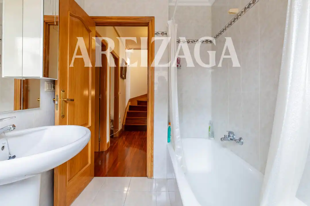 Baño de Casa o chalet en venta en Donostia - San Sebastián  con Calefacción, Terraza y Trastero