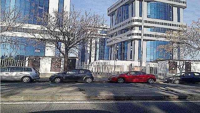 Garaje en Venta en C/ Astronomía  en San Jerónimo - La Bachillera