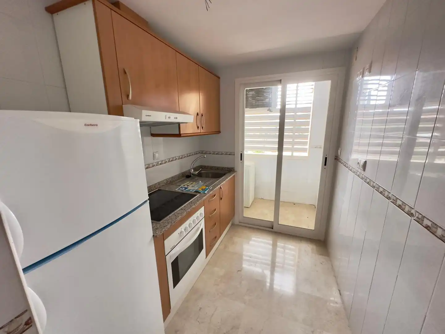 Cuina de Apartament en venda en Benidorm amb Jardí privat, Terrassa i Piscina comunitària