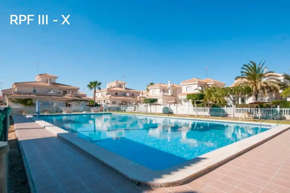 Piscina de Casa adosada en venta en Orihuela