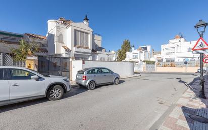 Vista exterior de Casa o xalet en venda en Albolote amb Aire condicionat, Calefacció i Jardí privat