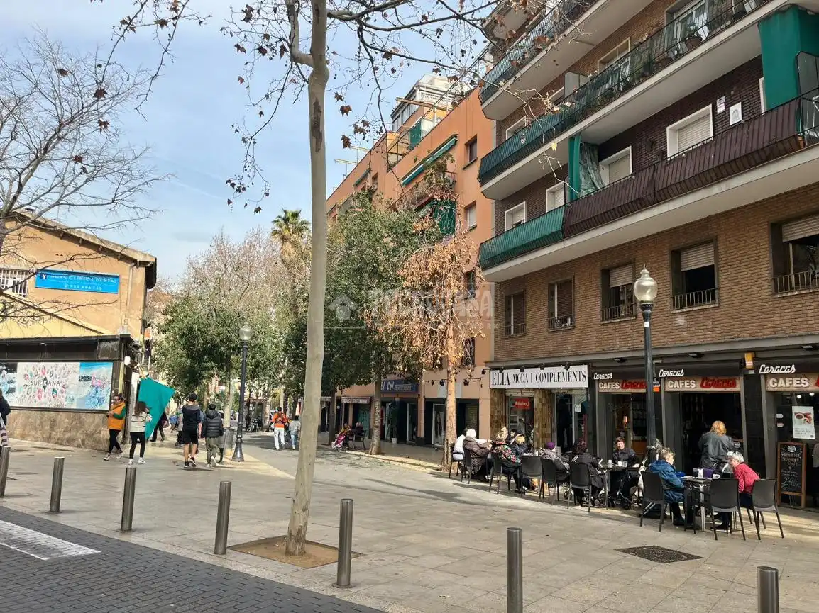 Vista exterior de Edificio en venta en Barcelona