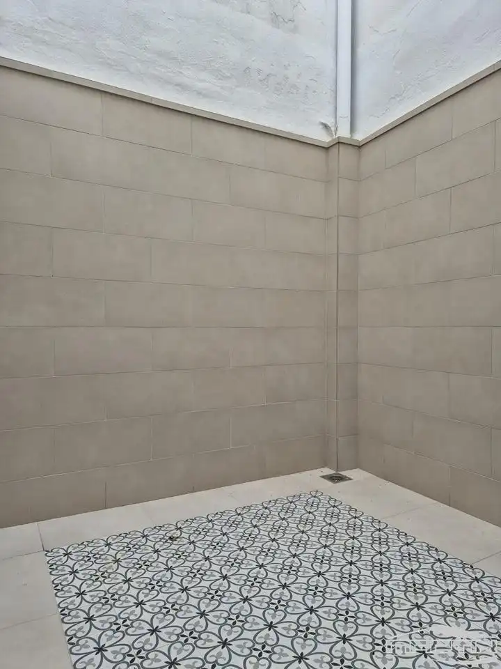 Baño de Piso de alquiler en Lucena con Aire acondicionado, Terraza y Amueblado