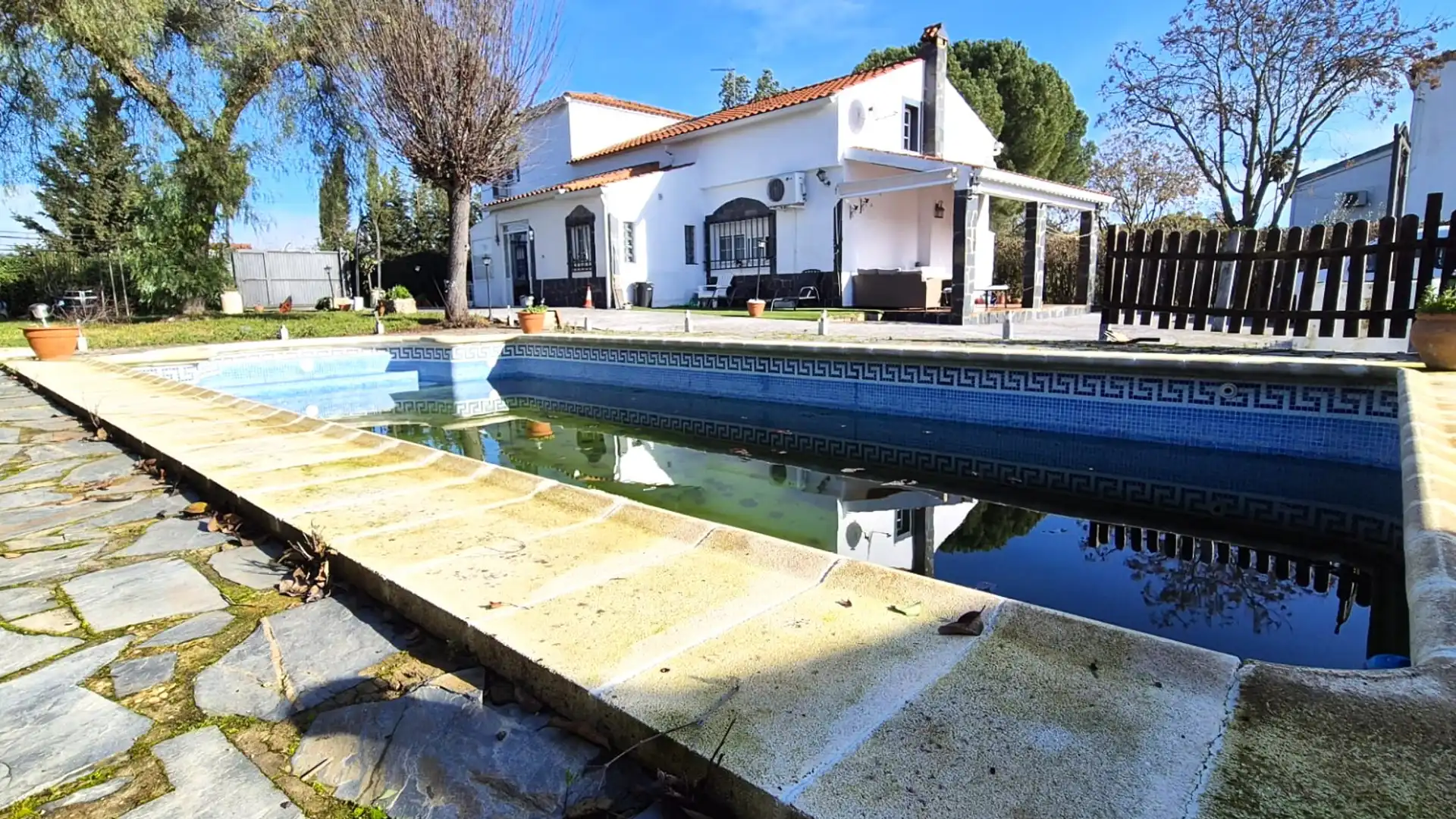 Swimming pool of Houses for sale in Badajoz Capital  with Air Conditioner, Heating and Private garden
