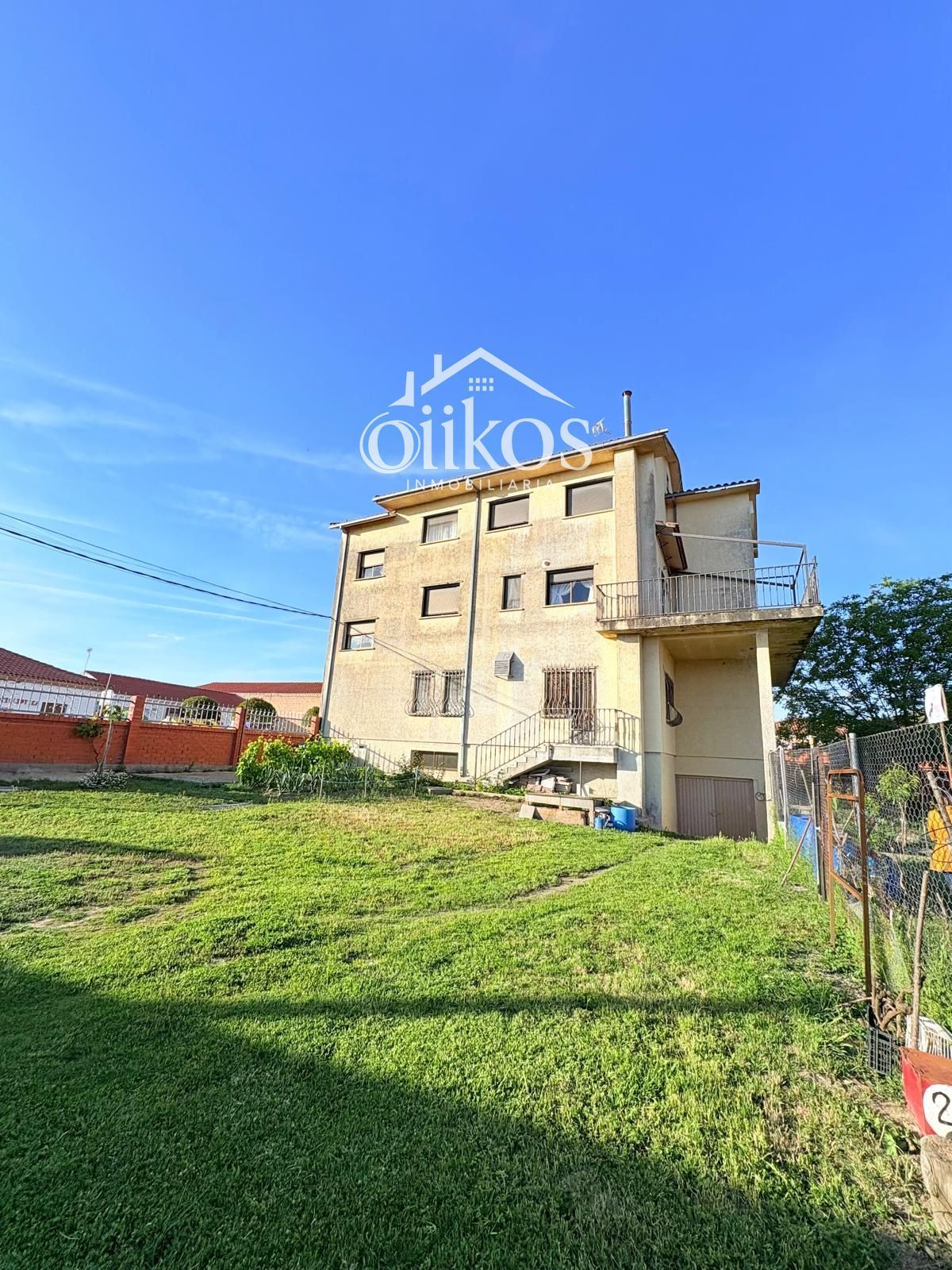 Exterior view of Premises for sale in Almenara de Tormes