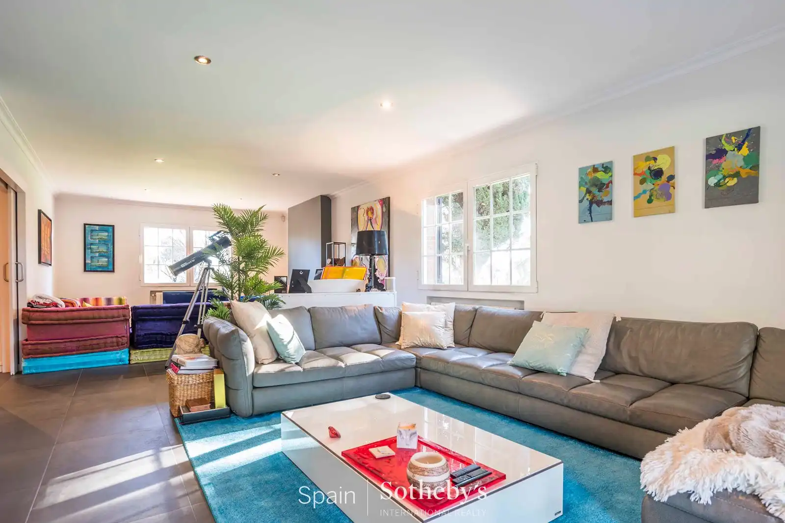 Living room of Houses for sale in La Moraleja  with Air Conditioner, Heating and Private garden