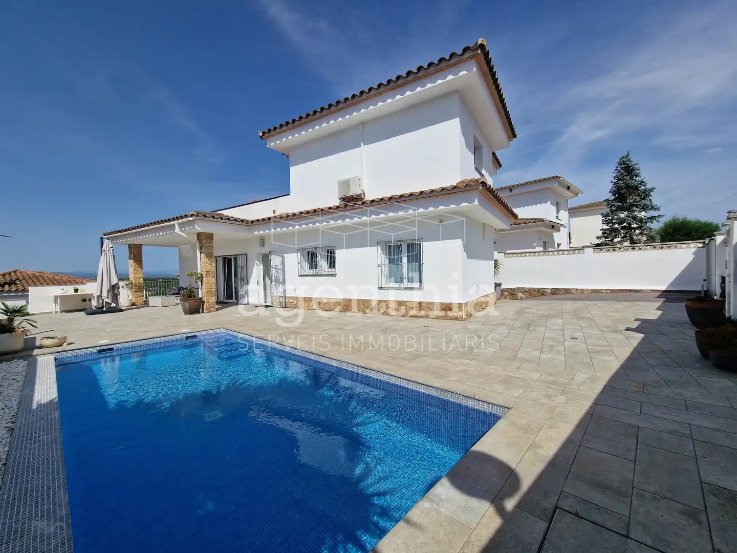 Vista exterior de Casa o xalet en venda en L'Escala amb Aire condicionat, Calefacció i Terrassa