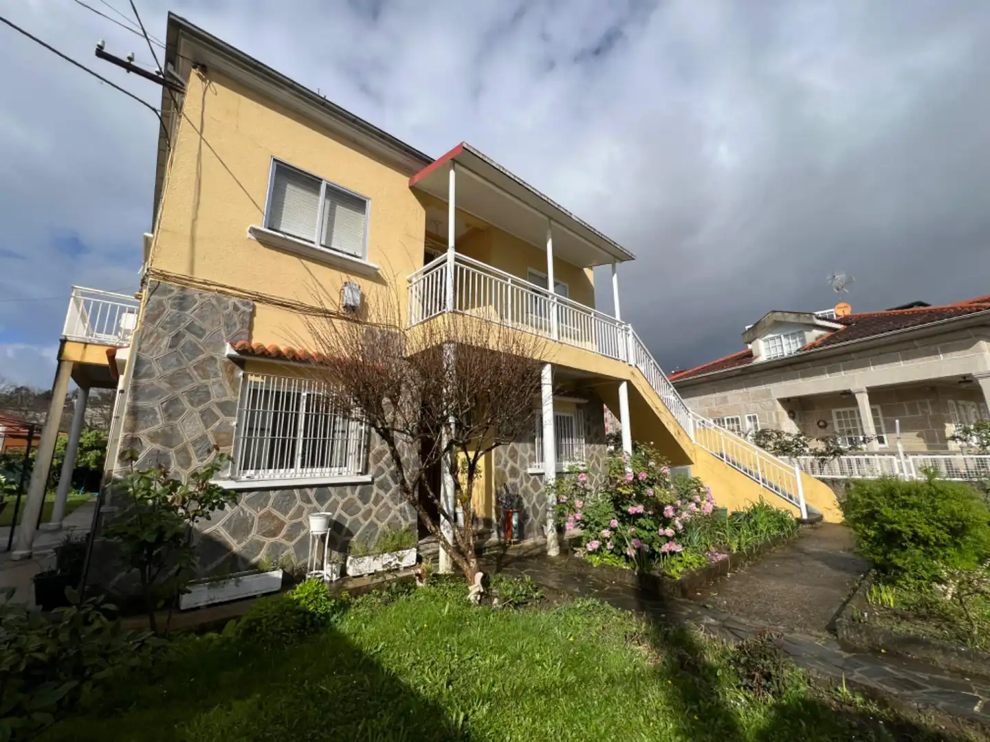 Außenansicht von Haus oder Chalet zum Verkauf in O Carballiño   mit Heizung, Privatgarten und Terrasse