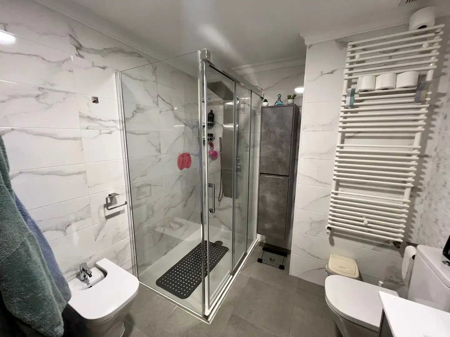 Badezimmer von Einfamilien-Reihenhaus zum Verkauf in Sagunto / Sagunt mit Klimaanlage, Heizung und Terrasse