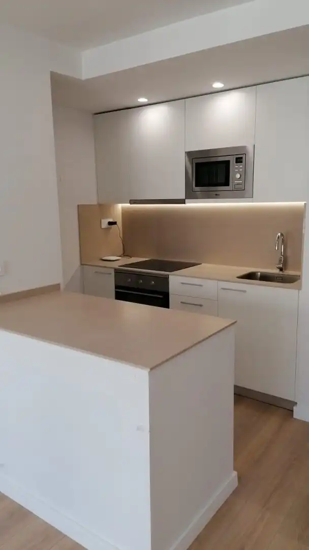 Cuina de Pis de lloguer en Mataró amb Aire condicionat i Calefacció