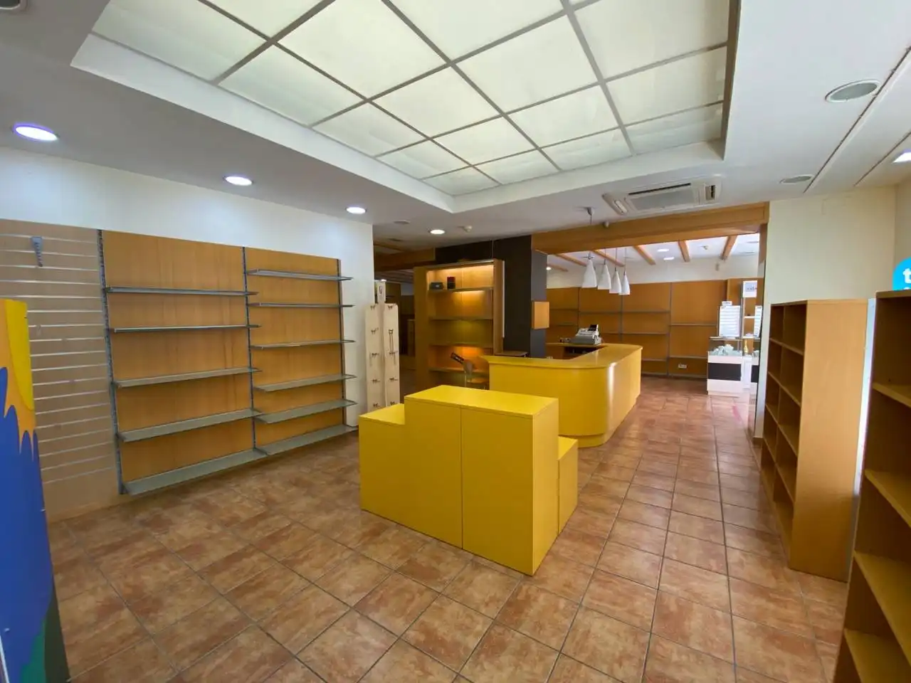 Local comercial de lloguer a Calle RAVAL, imagen 3