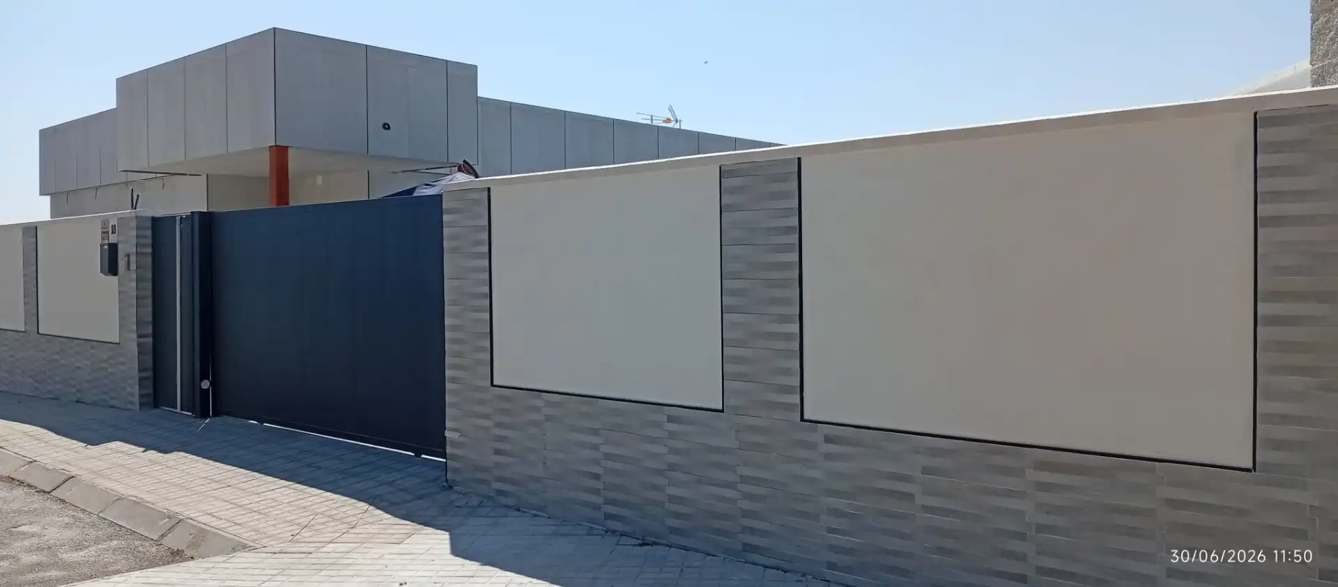 Exterior view of Houses for sale in Las Ventas de Retamosa  with Swimming Pool