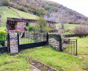 Jardí de Casa o xalet en venda en Vega de Pas amb Terrassa