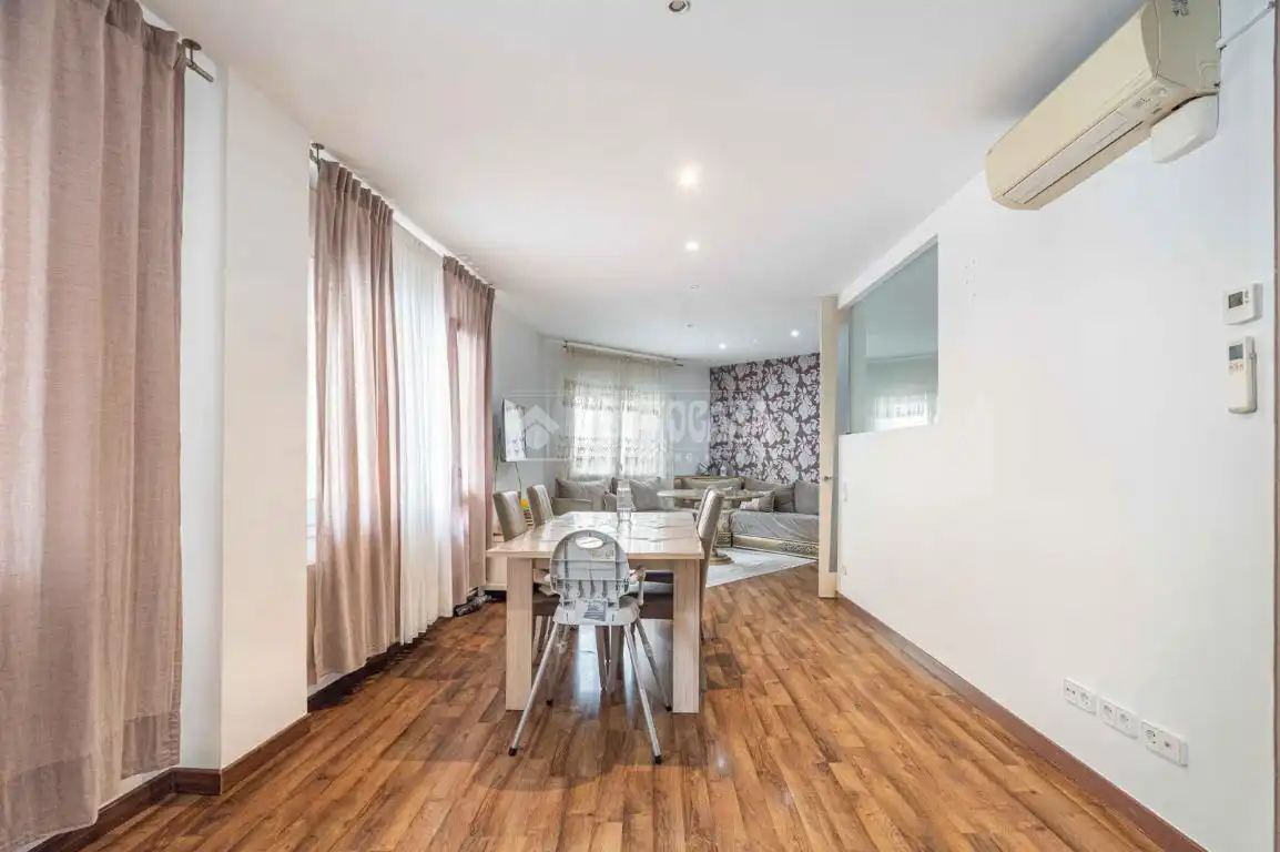 Comedor de Piso en venta en Sant Vicenç Dels Horts con Aire acondicionado, Calefacción y Terraza