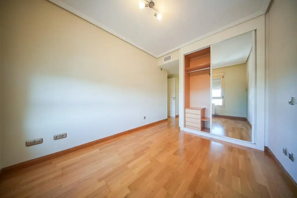 Bedroom of Flat for rent in Madrid  with Air Conditioner, Heating and Terrace