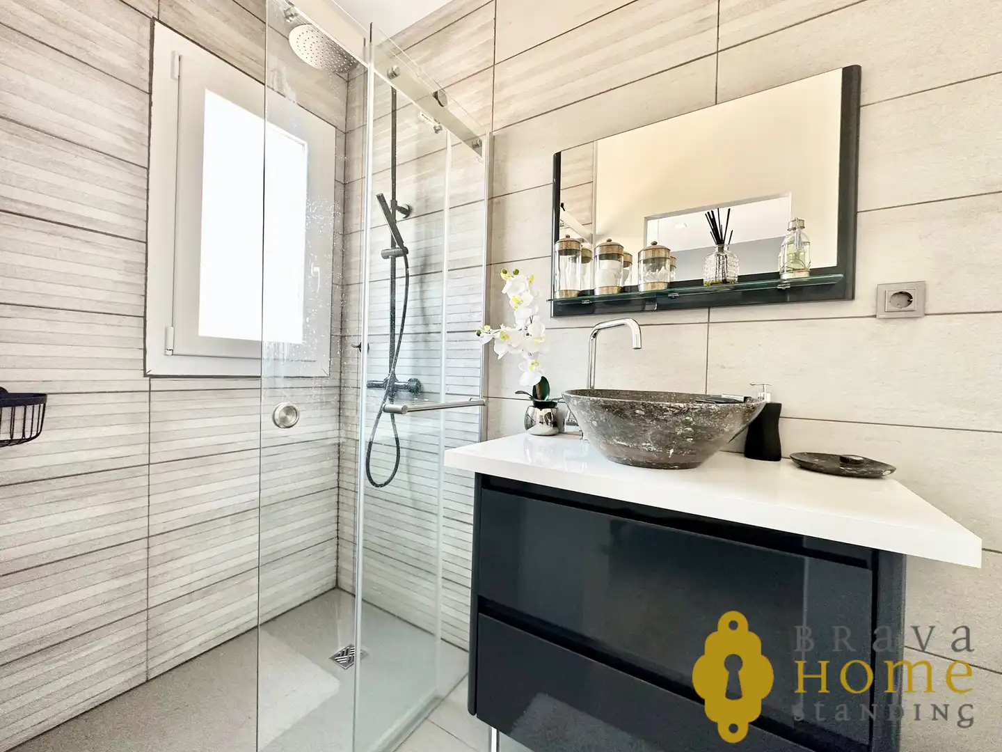 Badezimmer von Haus oder Chalet zum Verkauf in Empuriabrava mit Klimaanlage, Heizung und Privatgarten